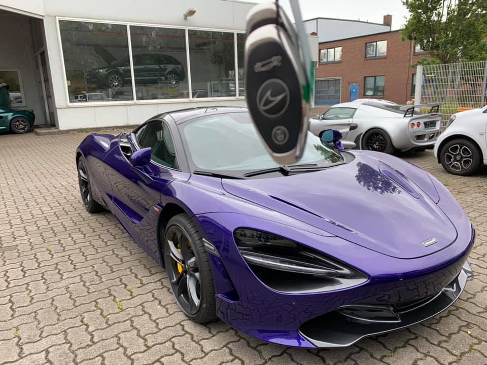 Chiếc si&ecirc;u xe McLaren 720S m&agrave;u t&iacute;m cực độc được cho của doanh nh&acirc;n Vũng T&agrave;u mua lại từ đại l&yacute; xe ở Đức