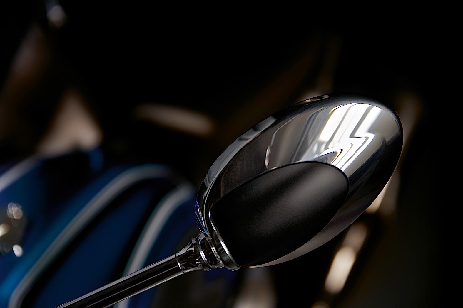 Gương chiếu hậu được ốp viền crôm Gương chiếu hậu được ốp viền crôm