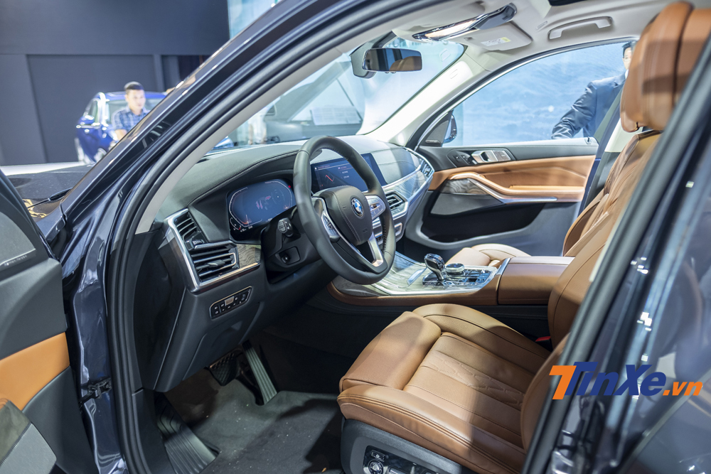 Nội thất sang trọng và hiện đại bên trong BMW X7.