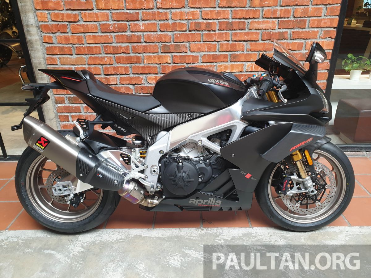 Gi&aacute; xe Aprilia RSV4 1100 Factory tương đương 899 triệu đồng