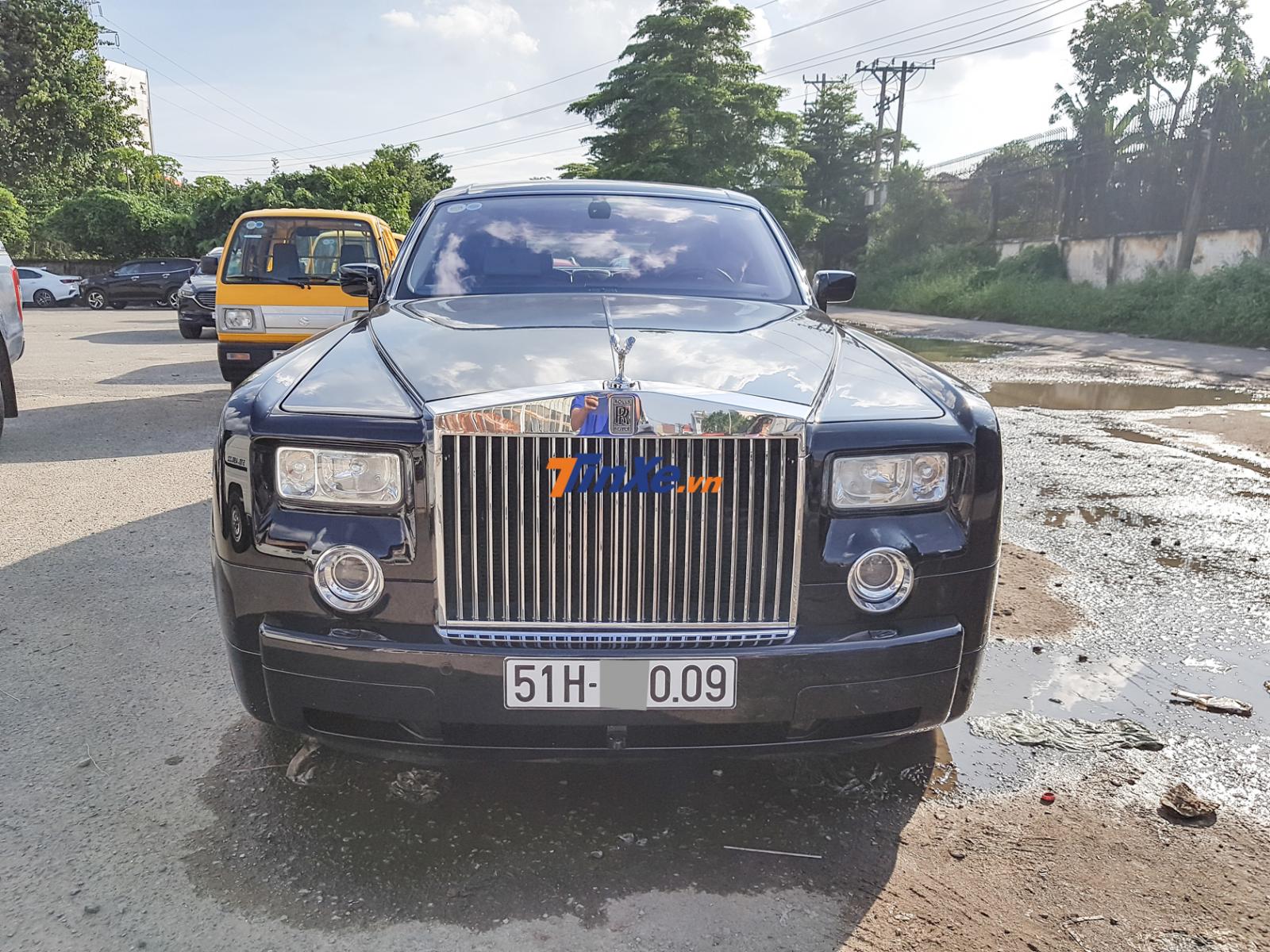 Bằng chứng l&agrave; chiếc Rolls-Royce Phantom thế hệ thứ 7 n&agrave;y mới t&igrave;m thấy chủ nh&acirc;n v&agrave; ra biển số 51H-xx009 rất đẹp mắt