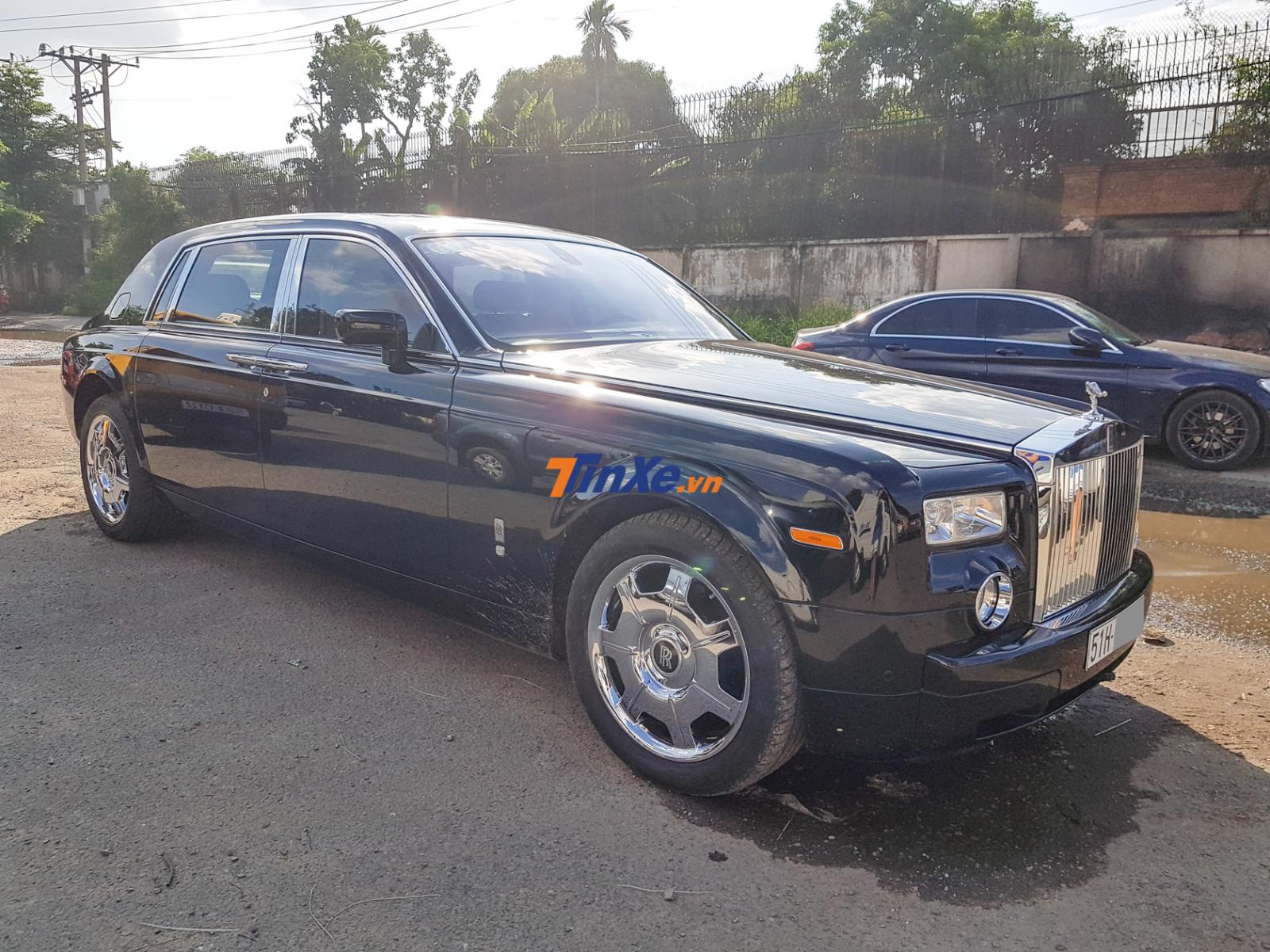 D&ograve;ng xe si&ecirc;u sang Rolls-Royce Phantom đ&atilde; bước sang thế hệ thứ VIII nhưng c&oacute; kh&ocirc;ng &iacute;t đại gia Việt vẫn ưa chuộng thế hệ trước đ&oacute;