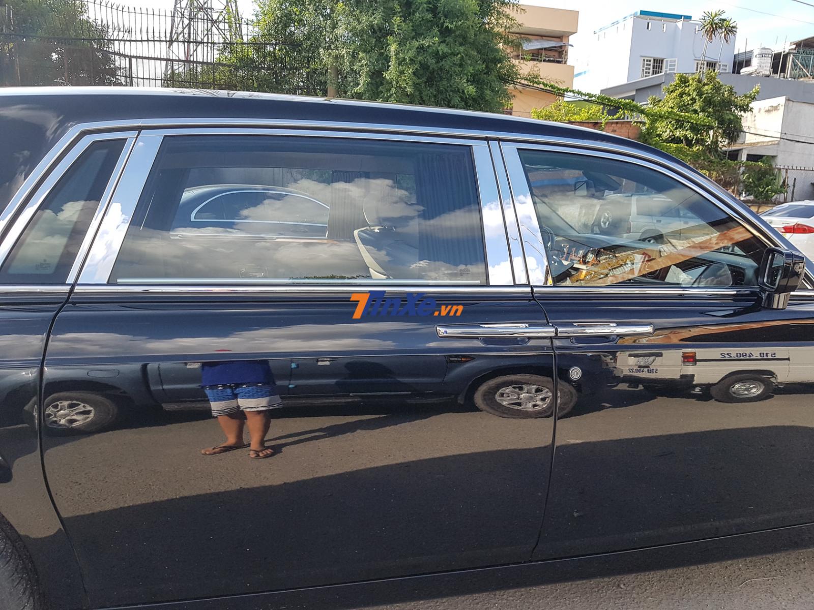 e si&ecirc;u sang Rolls-Royce Phantom sở hữu kiểu mở ngược Suicide Door 
