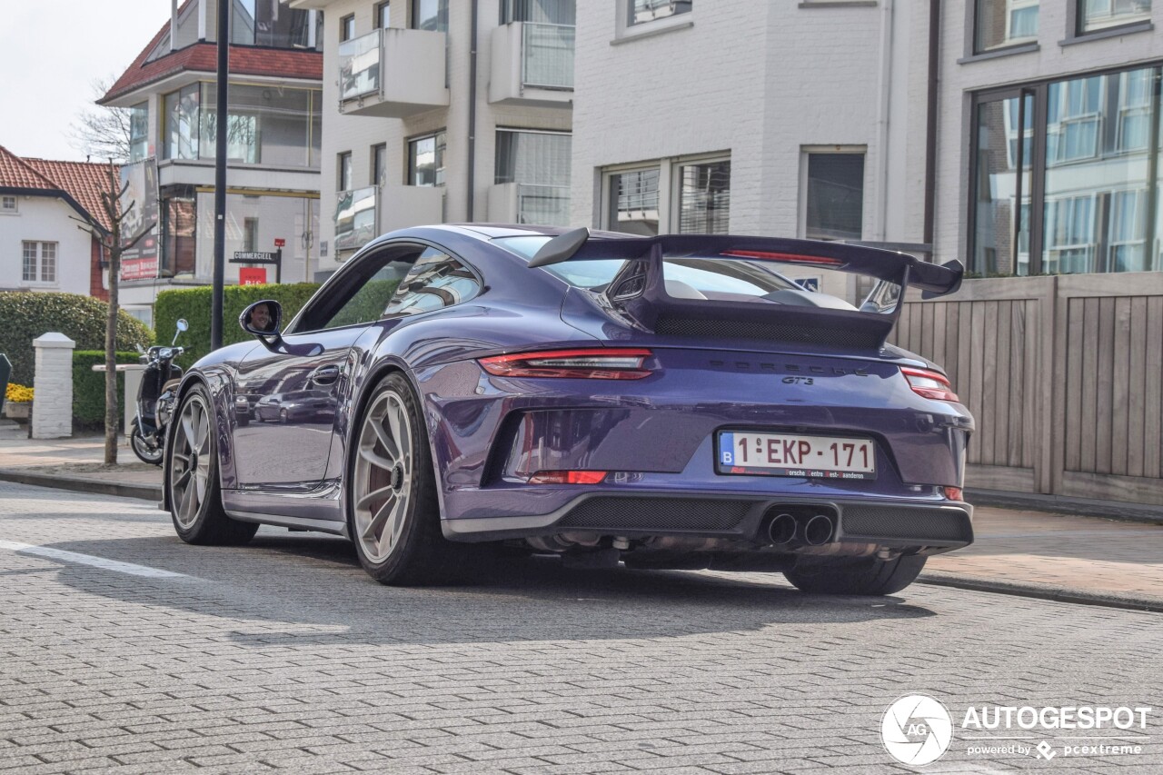 Porsche 911 GT3 màu tím lúc chưa xảy ra vụ tai nạn