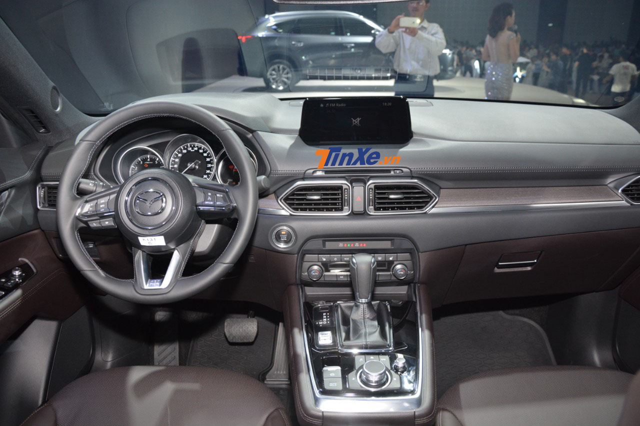 Khoang l&aacute;i xe Mazda CX-8 2019