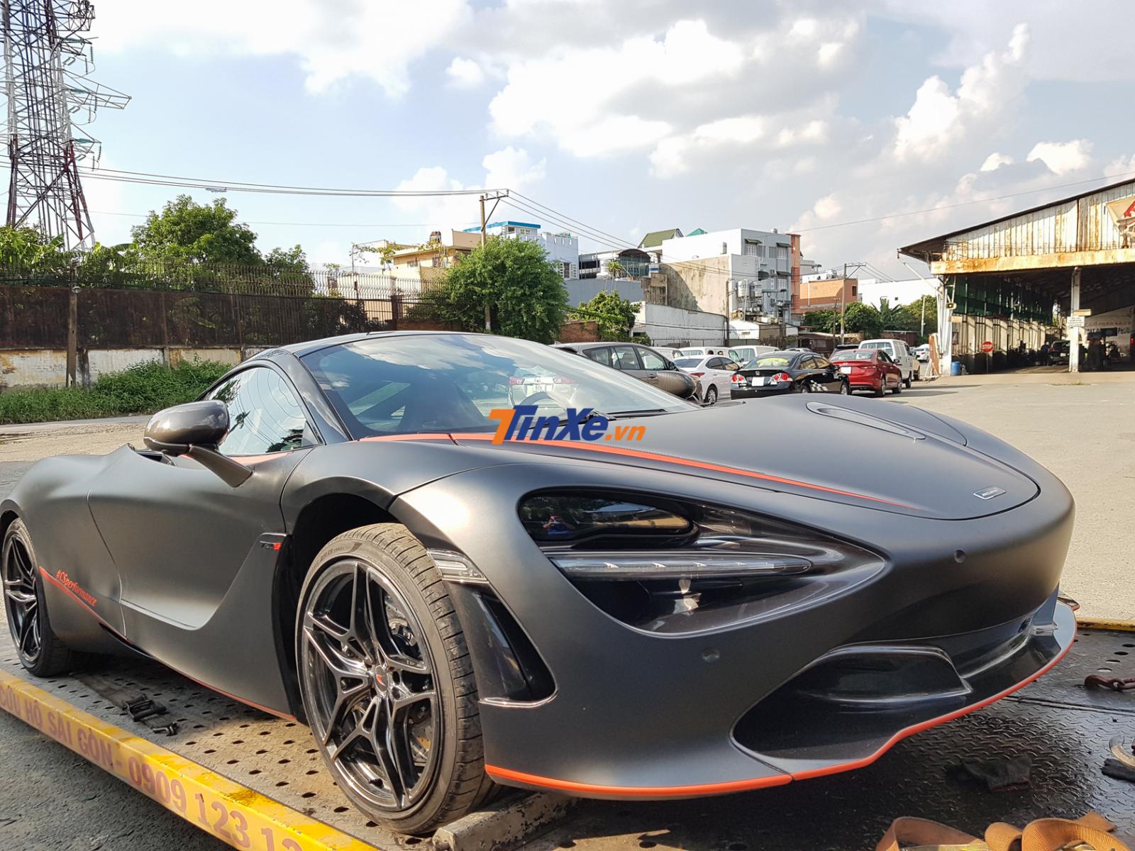 Đ&acirc;y l&agrave; lần thứ 2 si&ecirc;u xe McLaren 720S thay &aacute;o Batman