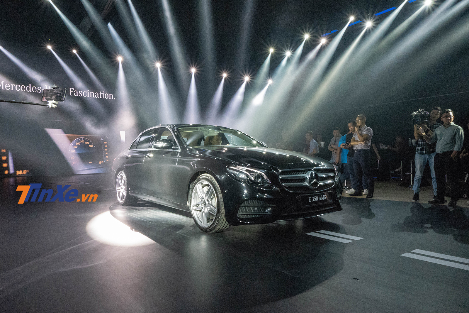 Mercedes-Benz E-Class 2019 c&oacute; gi&aacute; cao nhất l&agrave; 2,89 tỷ đồng cho phi&ecirc;n bản E 350 AMG, tạo độ kh&oacute; cho BMW 5-Series