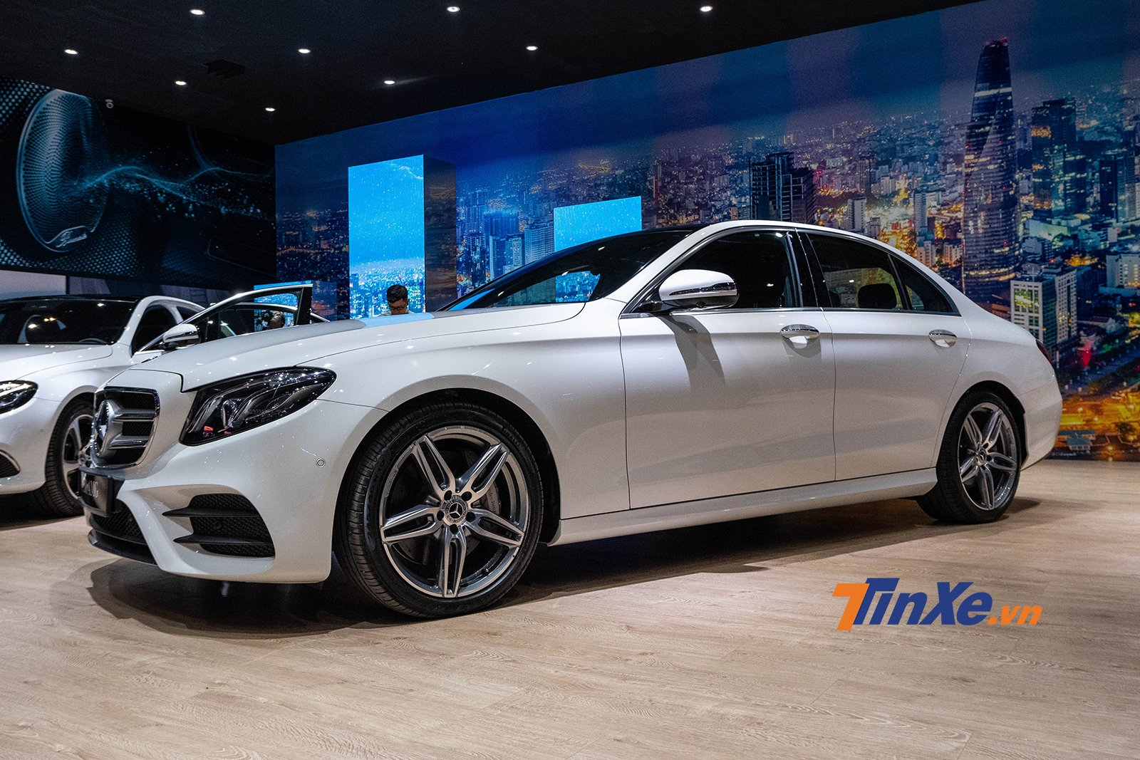 Mercedes-Benz E 350 AMG 2019 c&oacute; thiết kế ngoại thất kh&ocirc;ng kh&aacute;c g&igrave; so với E 300 AMG trước đ&acirc;y
