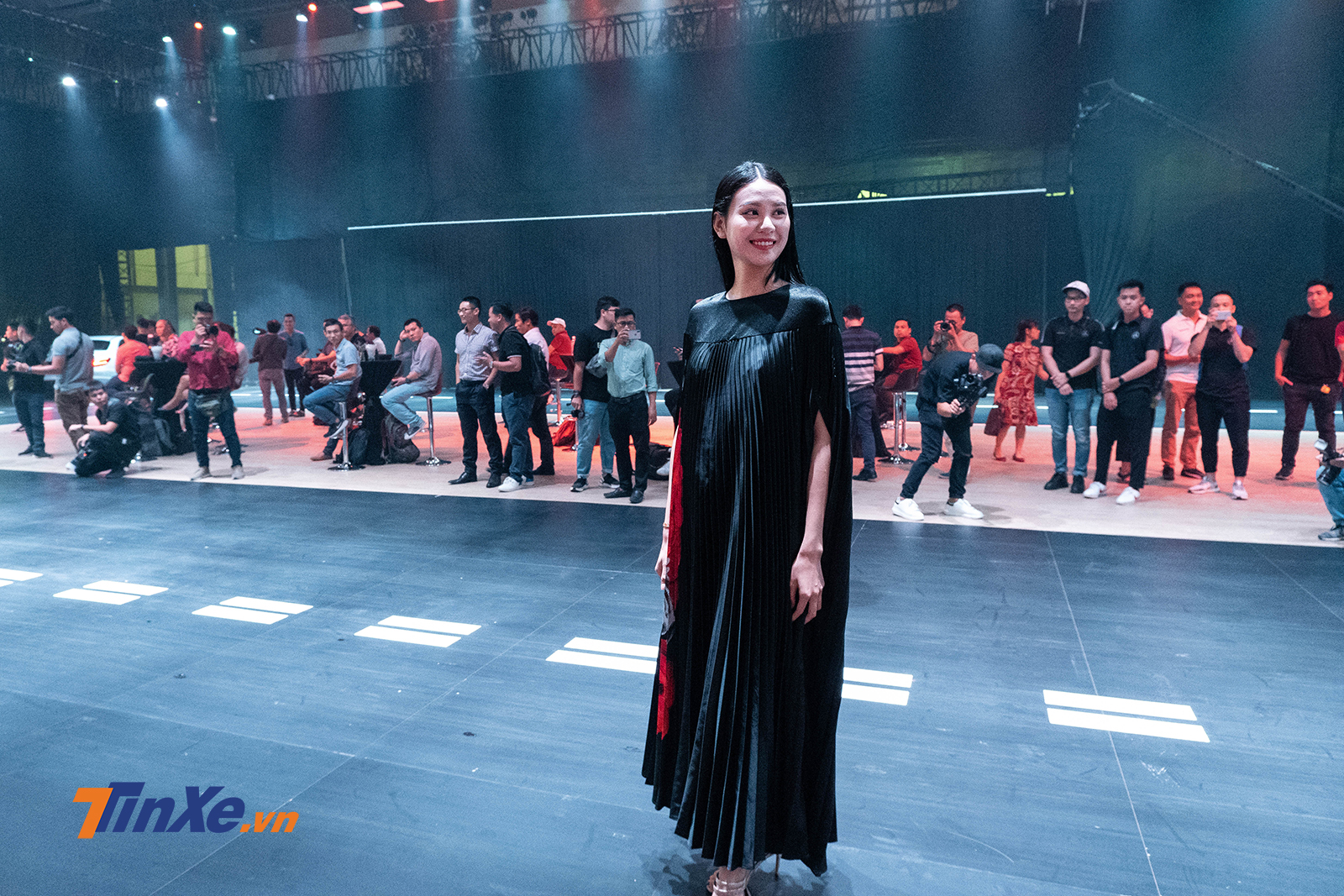 Những người mẫu xuất hiện với bộ sưu tập thời trang nổi bật chất sang trọng của nh&agrave; thiết kế Adrian Anh Tuấn