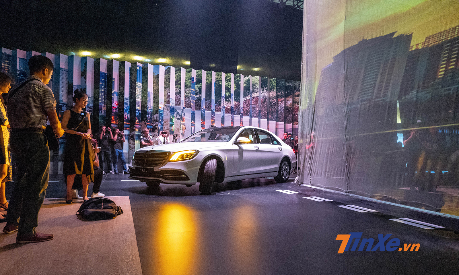 Mercedes-Benz Fascination năm nay tập trung chủ yếu v&agrave;o c&aacute;c m&agrave;n tr&igrave;nh diễn của xe