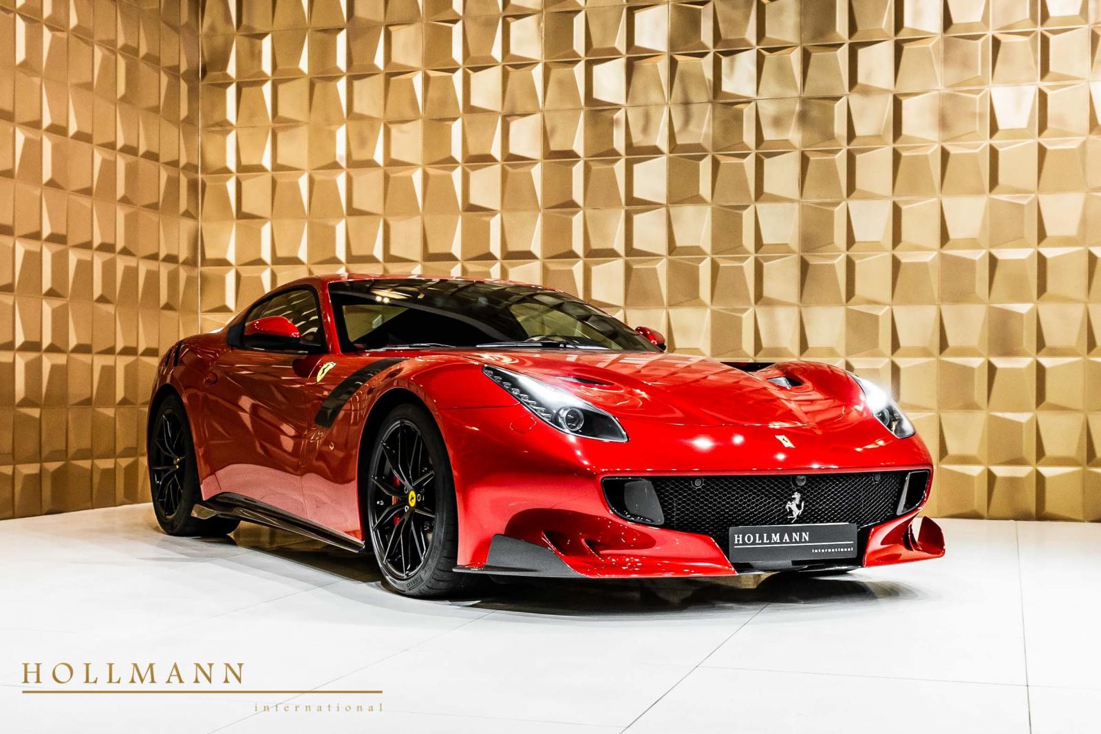 Ngoại thất xe được sơn màu đỏ Rosso Fuoco