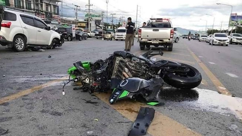 Chiếc xe Kawasaki ZX-10R tan nát sau vụ tai nạn tại Thái Lan