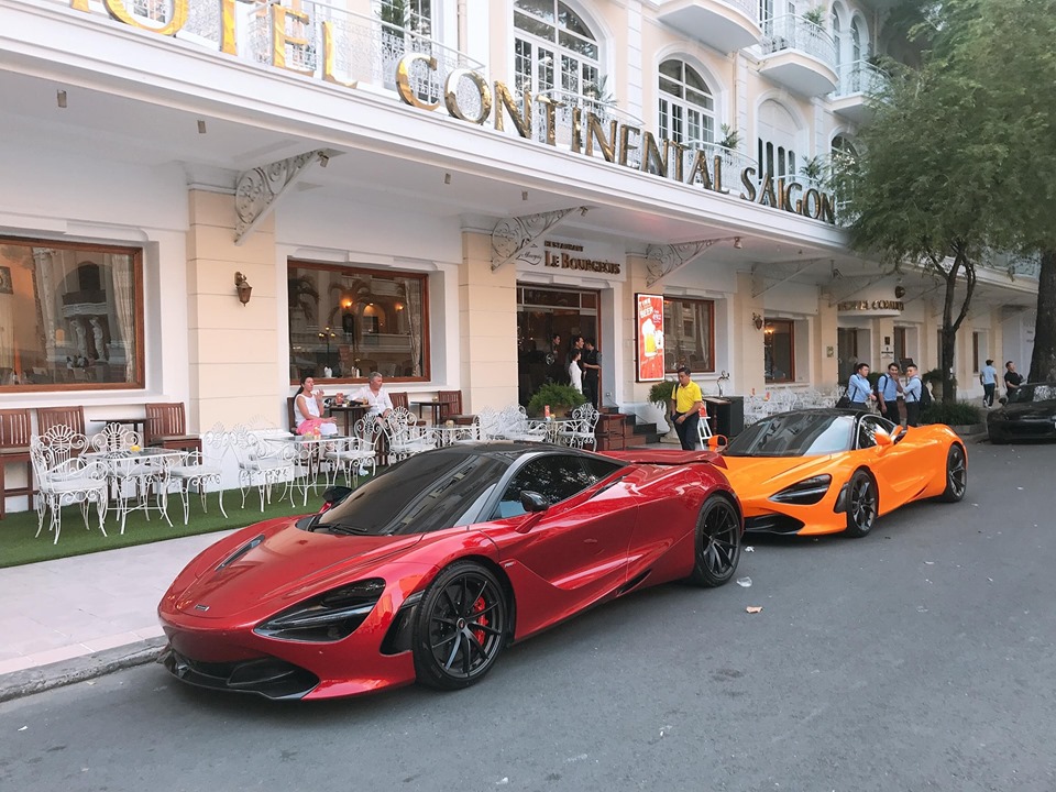 Đây là lần đầu tiên hai chiếc siêu xe McLaren 720S tại Việt Nam tụ tập cùng nhau
