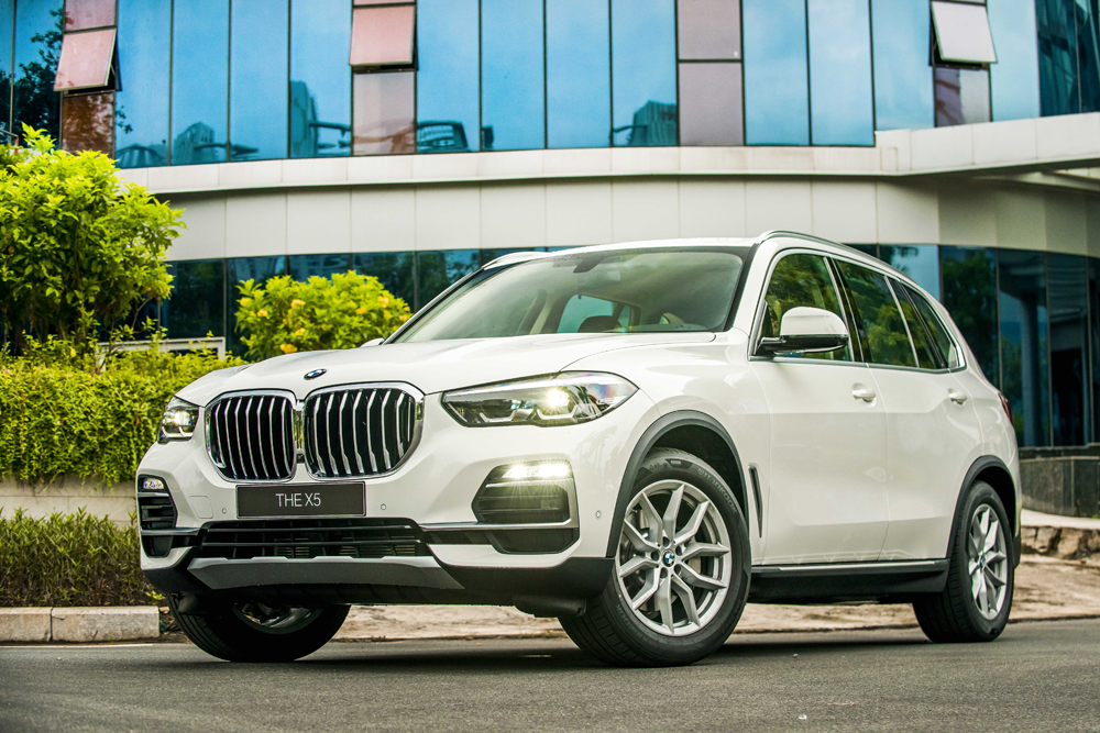 BMW X5 thế hệ thứ 4 lần đầu tiên được giới thiệu hồi tháng 6/2018 và mẫu xe này mới được sản xuất và lắp ráp tại nhà máy Spartanburg, thuộc bang South Carolina, Hoa Kỳ. Đây là một trong những nhà máy sản xuất lớn nhất của Tập đoàn BMW, cũng là nơi ra đời của các thành viên khác trong gia đình BMW X 