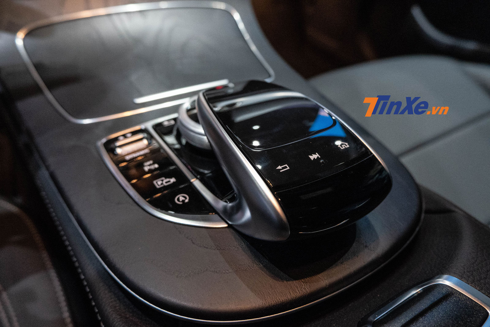 Cần số tự động đặc trưng của Mercedes