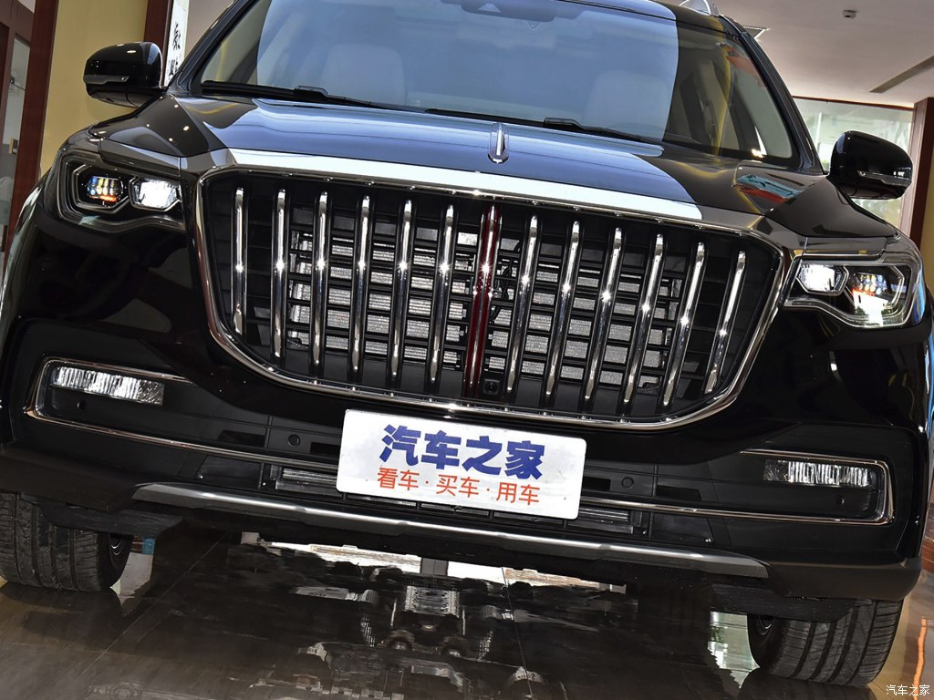 Phần đầu xe của Hồng Kỳ HS7 gần như bị độc chiếm bởi lưới tản nhiệt