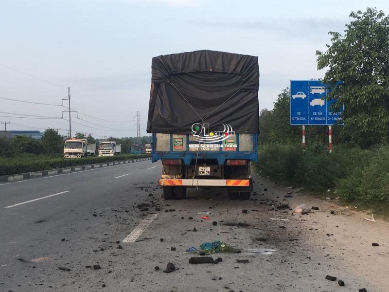 Hiện trường vụ tai nạn giữa 2 chiếc &ocirc; t&ocirc; tải