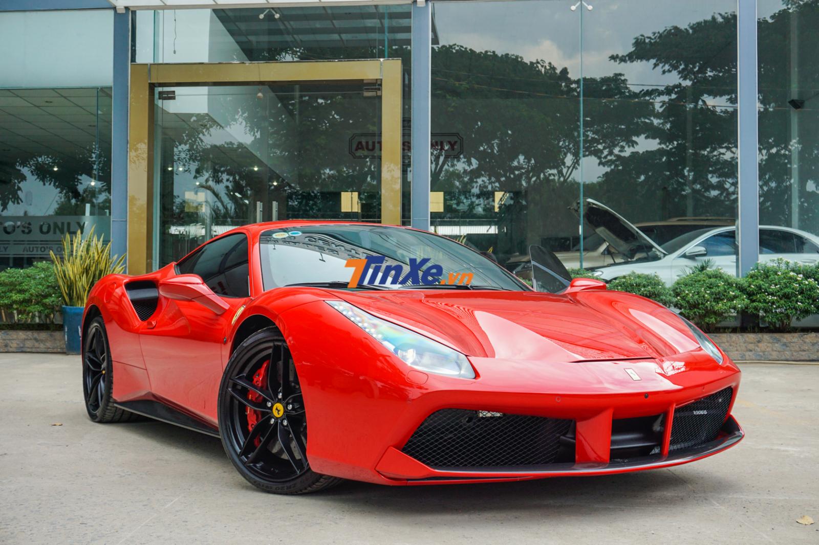V&agrave; đ&acirc;y l&agrave; h&igrave;nh ảnh chiếc si&ecirc;u xe Ferrari 488 GTB của Tuấn Hưng trong chiều ng&agrave;y 13/7/2019