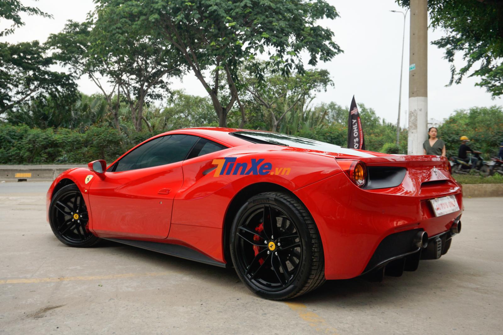 To&agrave;n bộ d&agrave;n &aacute;o hư hỏng, khung chịu lực chiếc si&ecirc;u xe Ferrari 488 GTB của Tuấn Hưng đều thay mới