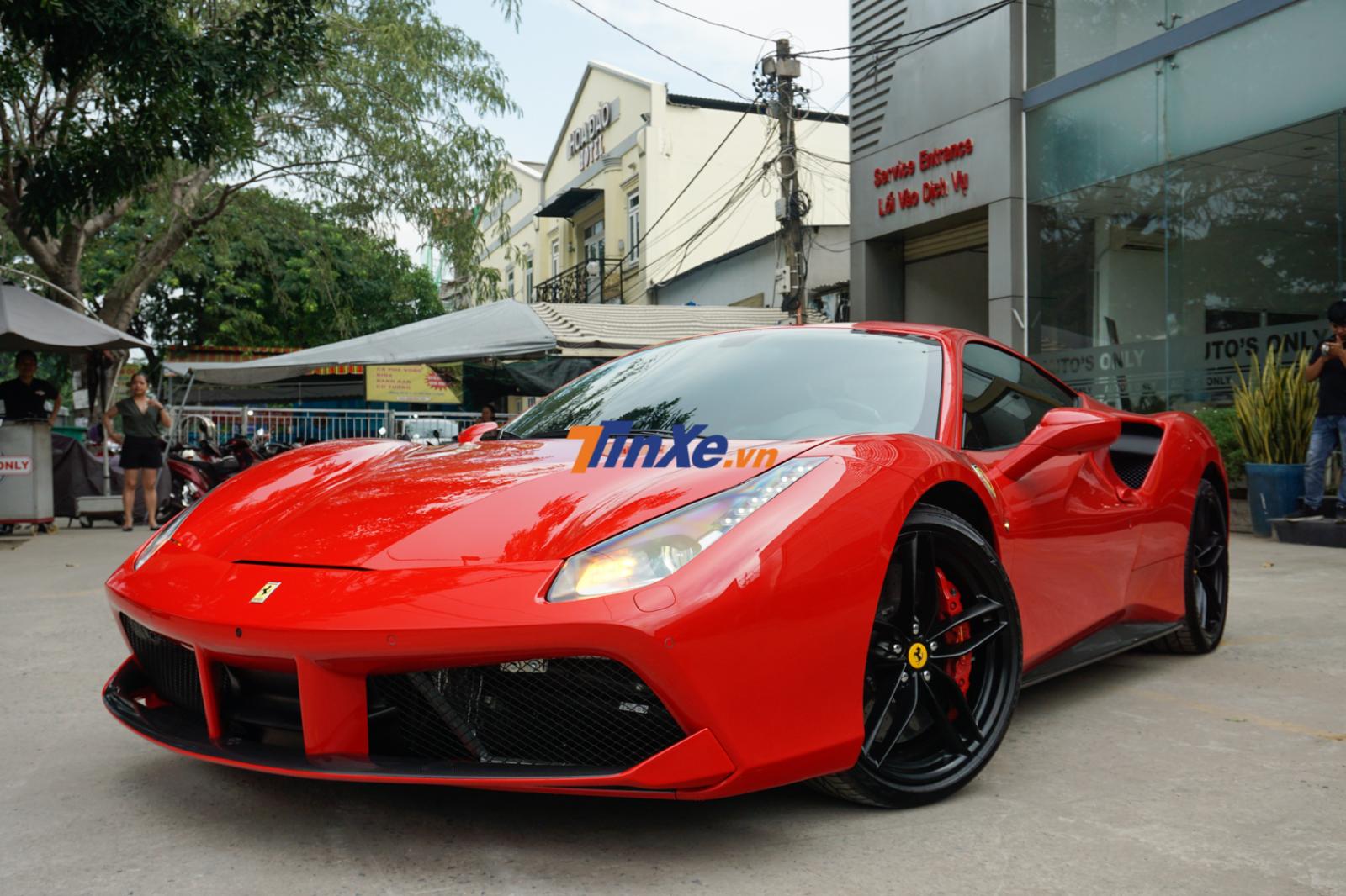 Si&ecirc;u xe Ferrari 488 GTB của Tuấn Hưng đ&atilde; được một garage quận 7 sửa chữa lại ngoại thất long lanh như l&uacute;c mới về nước
