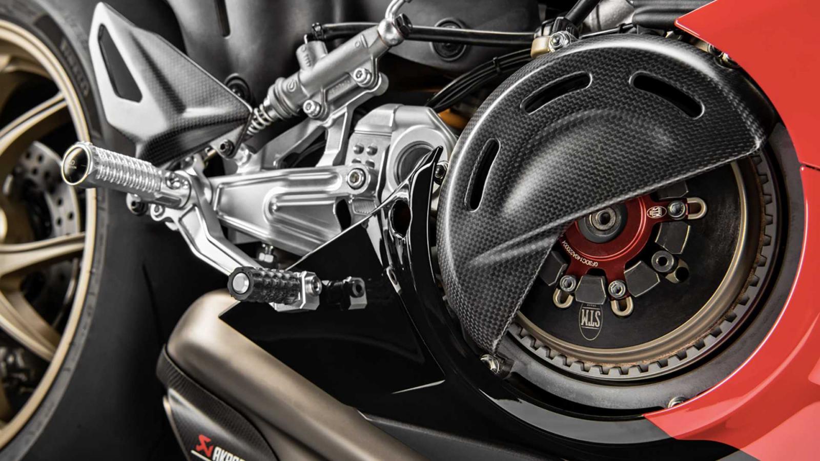 Bộ nồi khô tạo ra âm thanh đặc trưng của Ducati