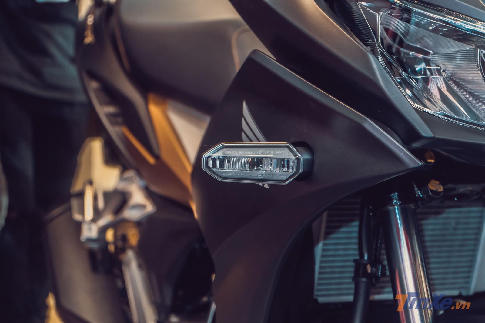 Xi nhan nguyên bản trên Honda Winner X khá cứng và dễ gãy