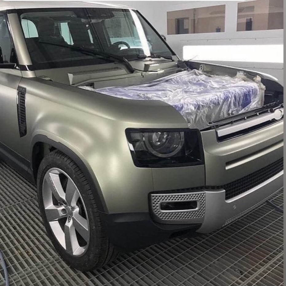Thiết kế đầu xe của Land Rover Defender 2020