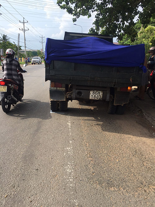 Chiếc xe ben tại hiện trường vụ tai nạn