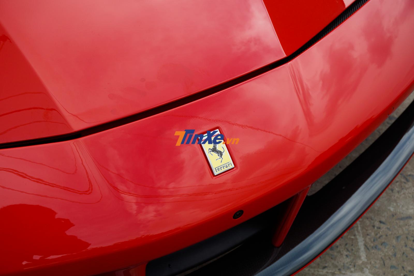 Nắp cap&ocirc;, khung chịu lực v&agrave; h&agrave;ng loạt phụ t&ugrave;ng kh&aacute;c tr&ecirc;n chiếc Ferrari 488 GTB của Tuấn Hưng đều đặt mua ch&iacute;nh h&atilde;ng