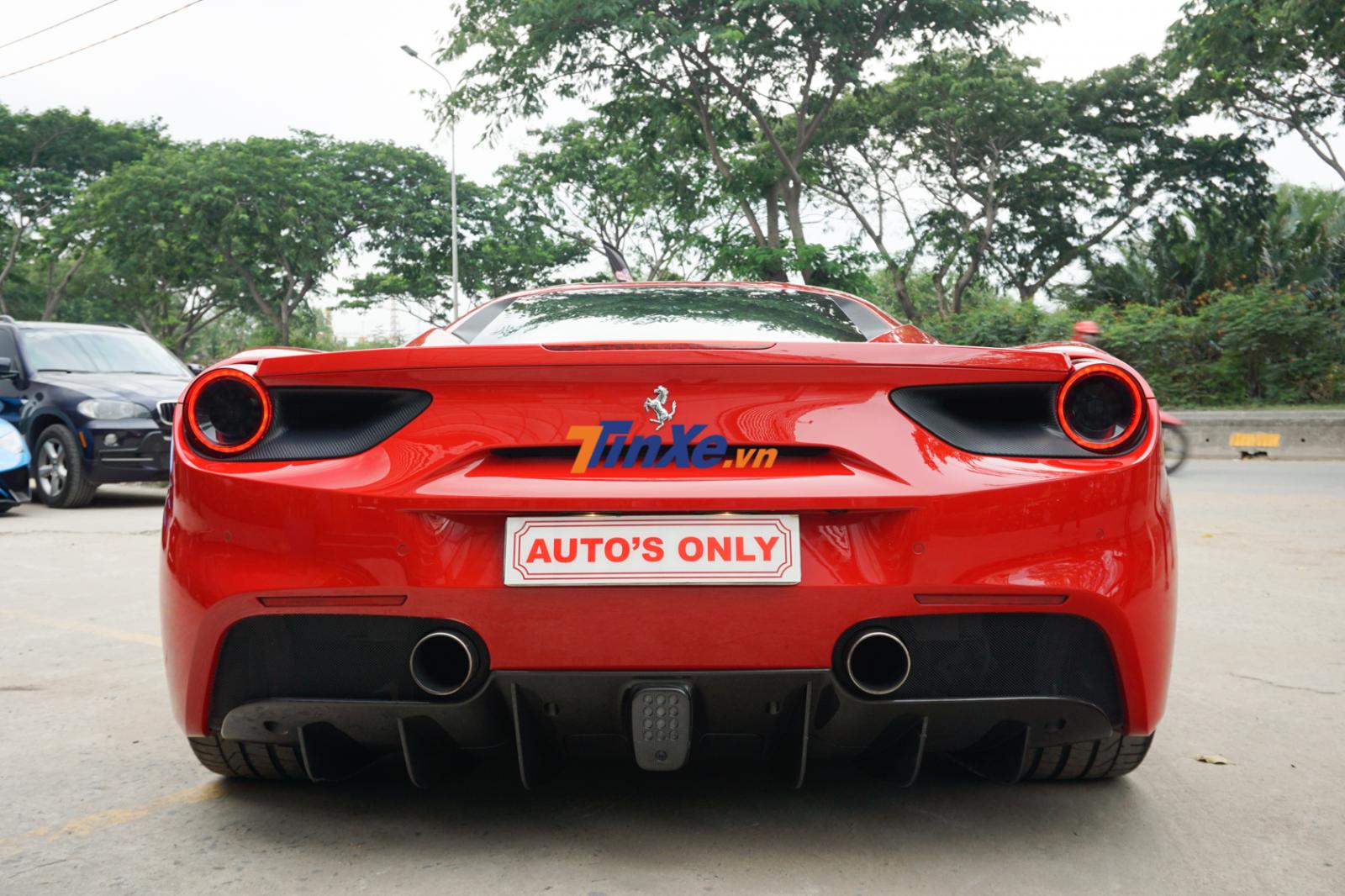  Giới m&ecirc; xe rất vui mừng khi thấy si&ecirc;u xe Ferrari 488 GTB của Tuấn Hưng đ&atilde; t&aacute;i xuất sau tai nạn