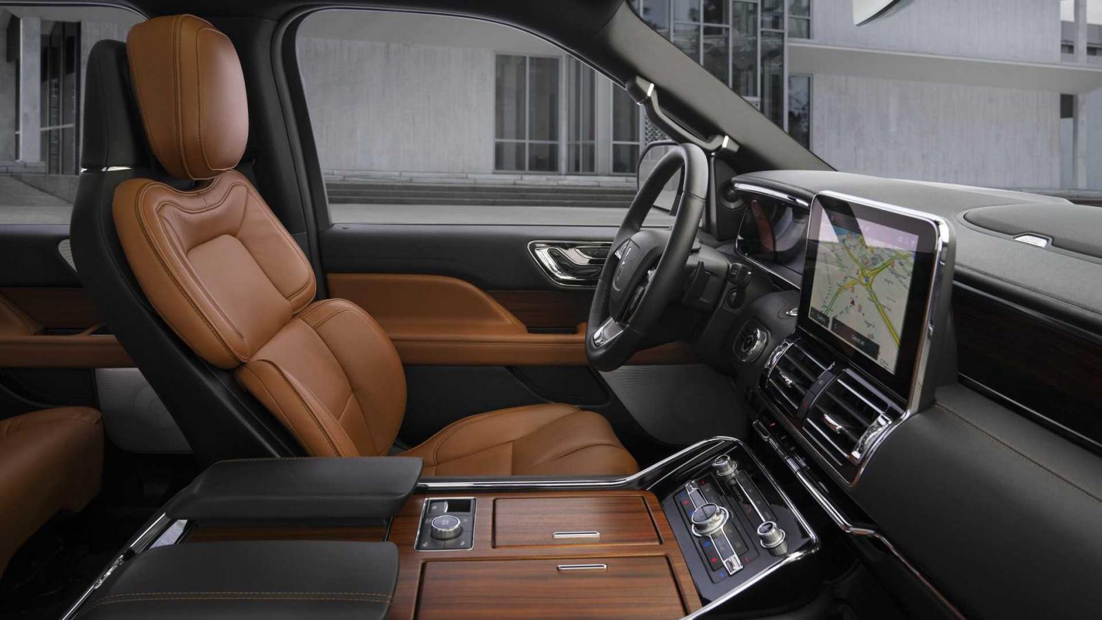 Ngay cả bản cấp thấp của Lincoln Navigator 2020 cũng c&oacute; ghế trước sưởi v&agrave; tho&aacute;ng kh&iacute;