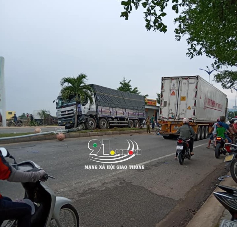 Hiện trường vụ tai nạn liên hoàn