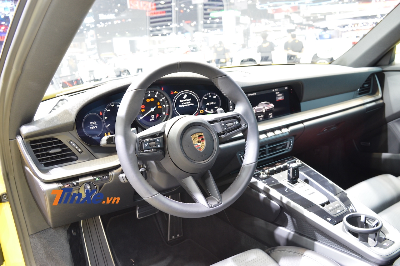 Porsche 911 Carrera S 2020 có chế độ lái mới mang tên Wet Mode được tích hợp trên vô lăng