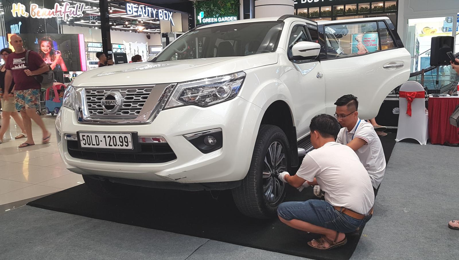 Hướng dẫn thay lốp l&agrave; một điểm s&aacute;ng của sự kiện, trang bị cho kh&aacute;ch h&agrave;ng c&aacute;ch thức xử l&yacute; khi lốp bị thủng, xịt khi chạy xe đường d&agrave;i