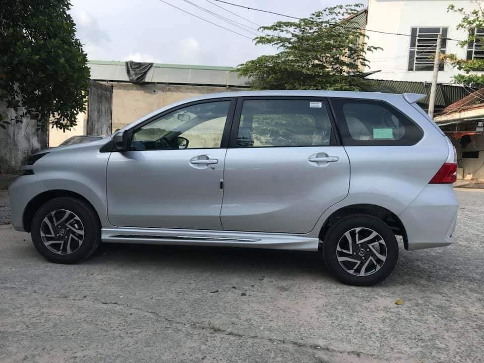 Thân xe có khá nhiều đường gân cơ bắp, hốc bánh nở tạo cảm giác khỏe khoắn