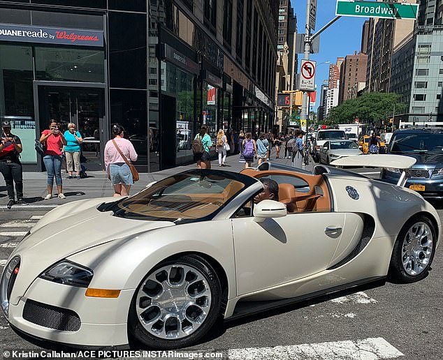 Chiếc Bugatti Veyron 16.4 Grand Sport trở lại t&igrave;nh trạng nguy&ecirc;n vẹn như chưa từng bị tai nạn