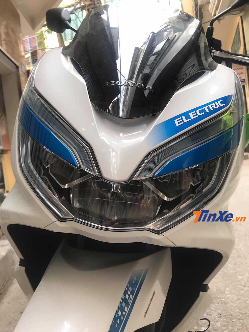 Honda PCX Electric được trang bị hệ thống đèn chiếu sáng full-LED.