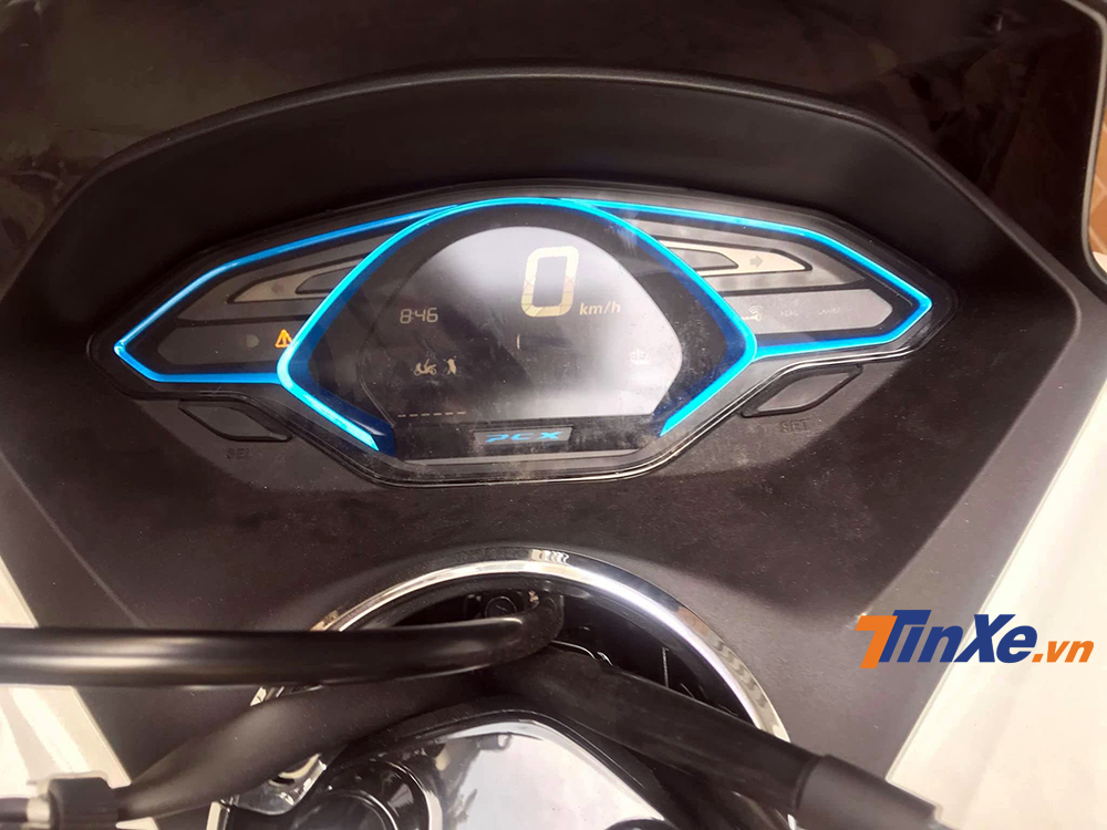 Honda PCX Electric vẫn được trang bị đồng hồ điện tử tương tự người anh em sử dụng động cơ xăng.