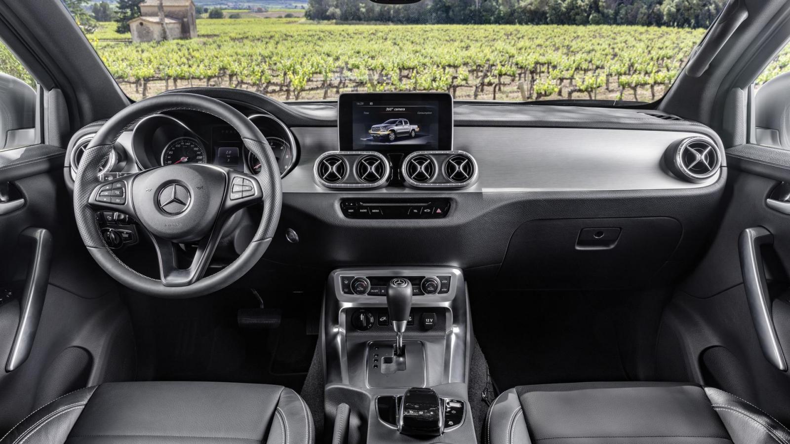 Mercedes-Benz X-Class tr&ecirc;n thực tế l&agrave; phi&ecirc;n bản sang hơn của Nissan Navara