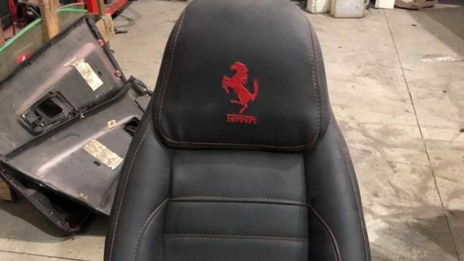Ghế d&agrave;nh cho xe Ferrari nh&aacute;i