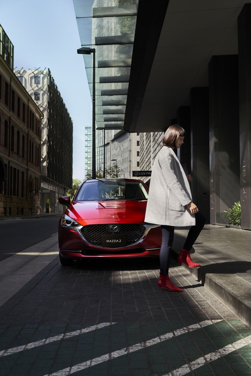 2 thanh mạ cr&ocirc;m ở cản trước của Mazda6 2019