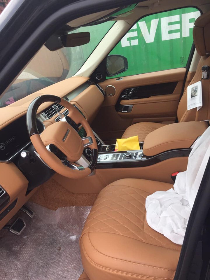 Cận cảnh khoang l&aacute;i của Range Rover SVAutobiography 2019