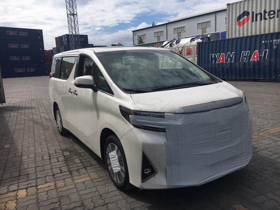 Toyota Alphard 2019 của Đ&agrave;m Vĩnh Hưng thuộc diện kh&ocirc;ng ch&iacute;nh h&atilde;ng