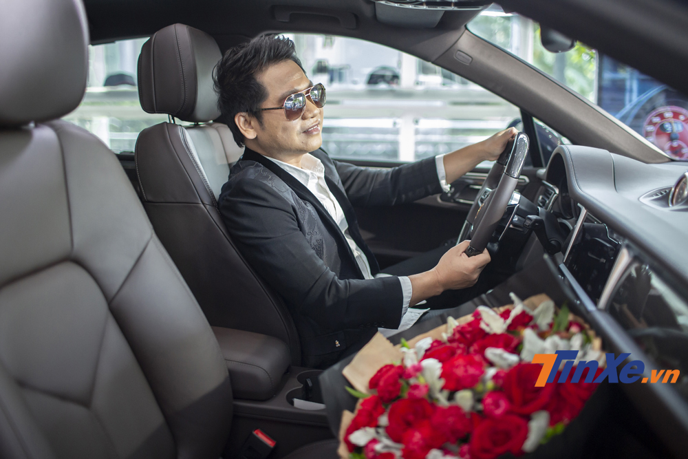 Nam ca sĩ Trọng Tấn ghi t&ecirc;n m&igrave;nh v&agrave;o danh s&aacute;ch những ng&ocirc;i sao đang sở hữu xe Porsche.