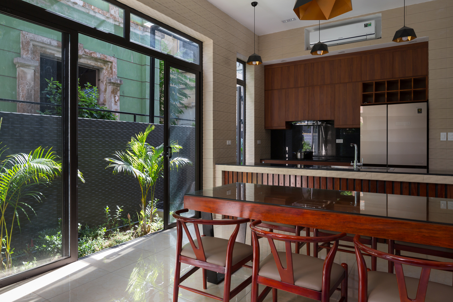 phòng bếp kết hợp phòng ăn