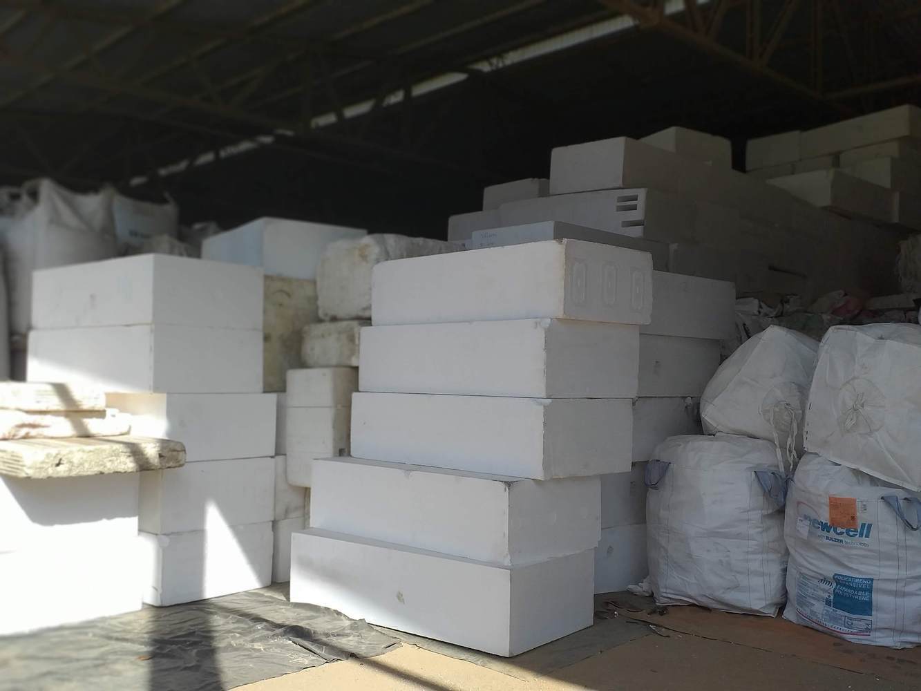 vật liệu t&aacute;i chế EPS