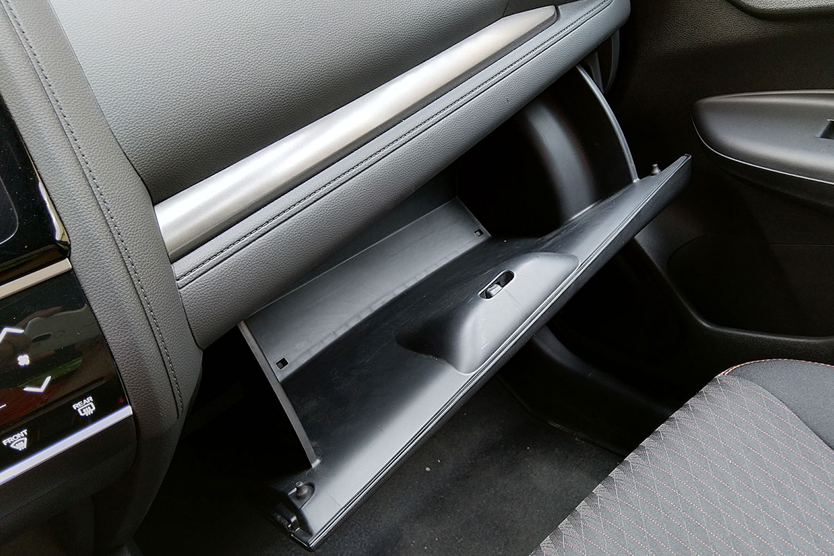 Trang bị tiện nghi trên xe Honda Jazz 2020: Hộc chứa đồ 1