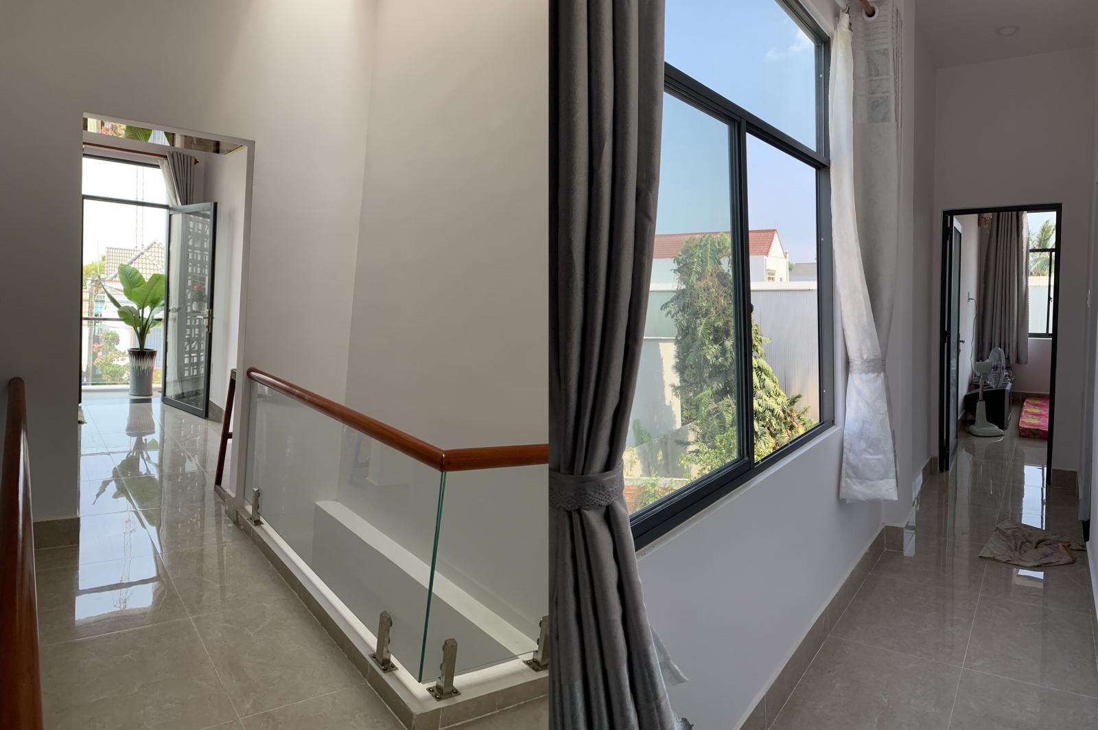 cửa sổ k&iacute;nh ở h&agrave;nh lang