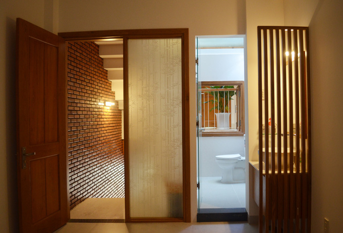 Vấn đề chiếu sáng được chú trọng đặc biệt. ánh sáng trong nhà ống lệch tầng