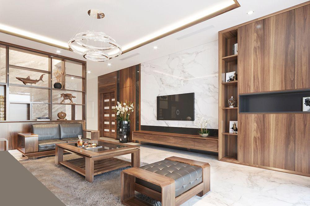 H&igrave;nh ảnh cận cảnh kh&ocirc;ng gian b&ecirc;n trong ph&ograve;ng kh&aacute;ch nh&agrave; vườn 1 tầng với b&agrave;n ghế khung gỗ, ốp nệm sang trọng, kệ trang tr&iacute; cao kịch trần, đ&egrave;n ch&ugrave;m m&agrave;u trắng